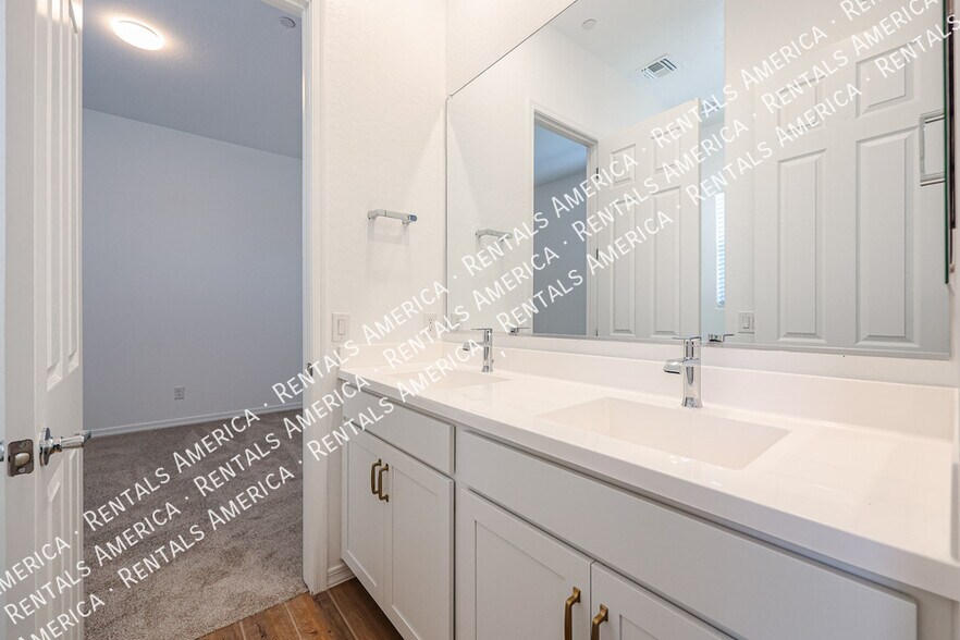 Building Photo - 29380 N 136th Ln