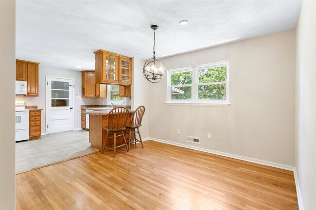 Building Photo - 208 Longhill Rd