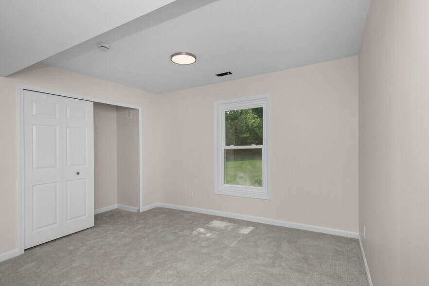 Building Photo - 1511 Fall Creek Ln