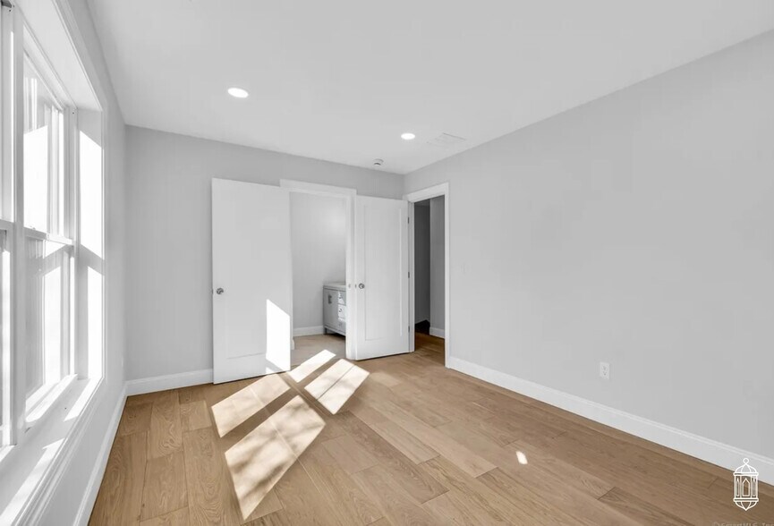 Building Photo - 183 Vesper St