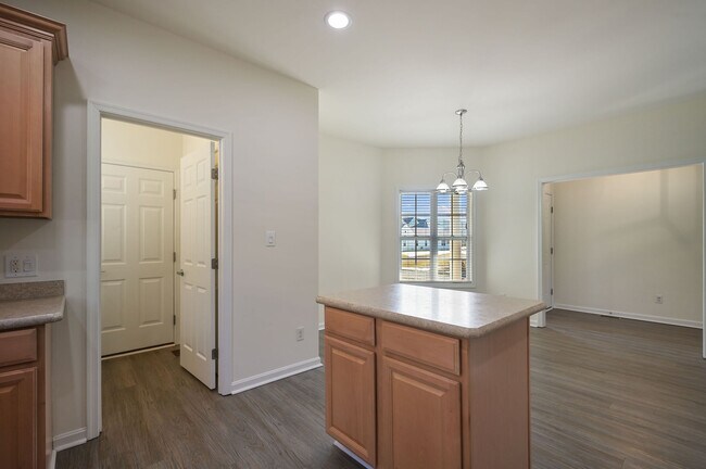 Building Photo - 15 Little Birch Dr