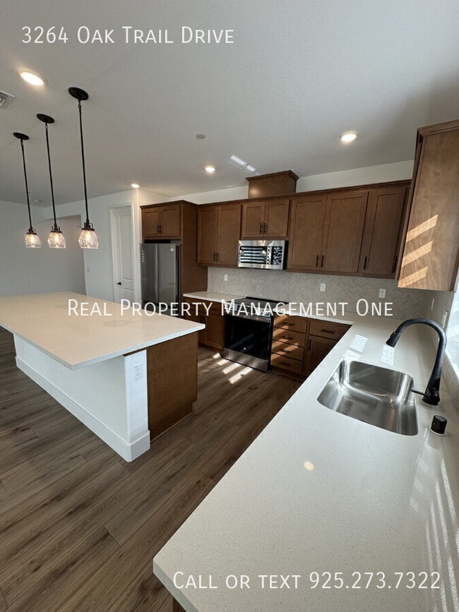 Building Photo - 3264 Oak Trl Dr