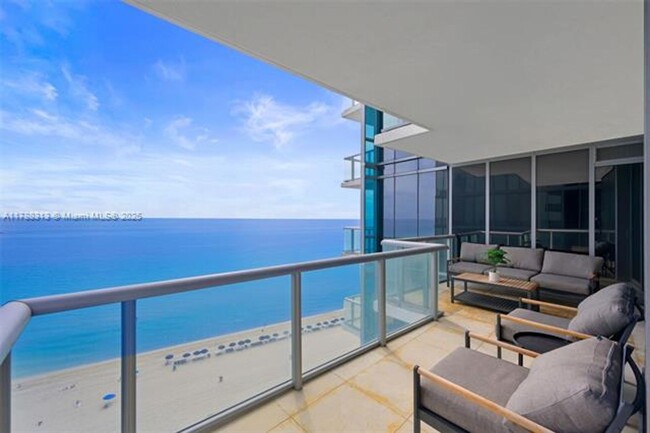Building Photo - 17121 Collins Ave