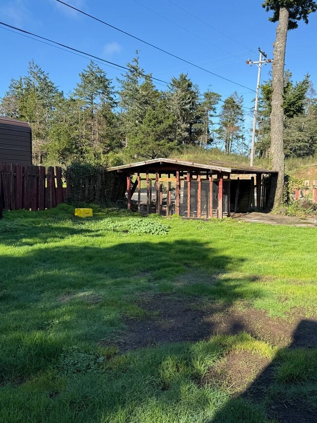 Building Photo - Spacious Ranch Rambler with 2 car garage