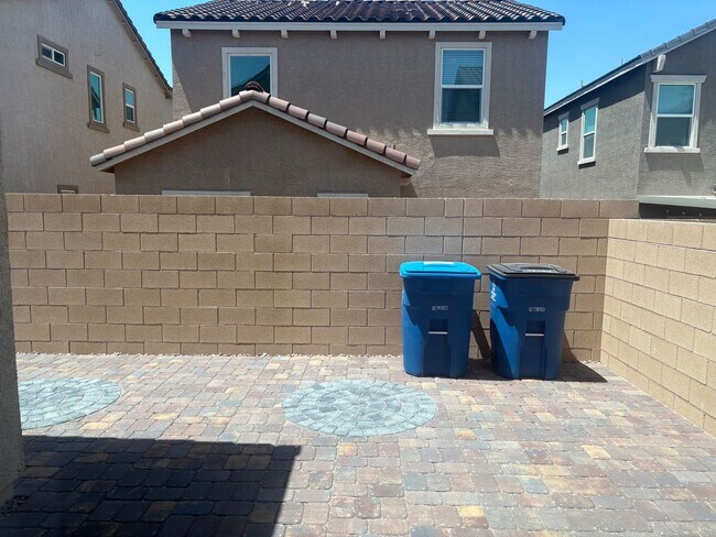Building Photo - 398 Desert Cadence St