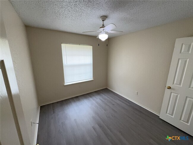 Building Photo - 4303 Fawn Dr