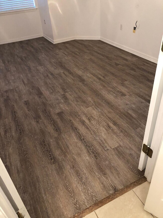 Building Photo - 105 Turpial Way