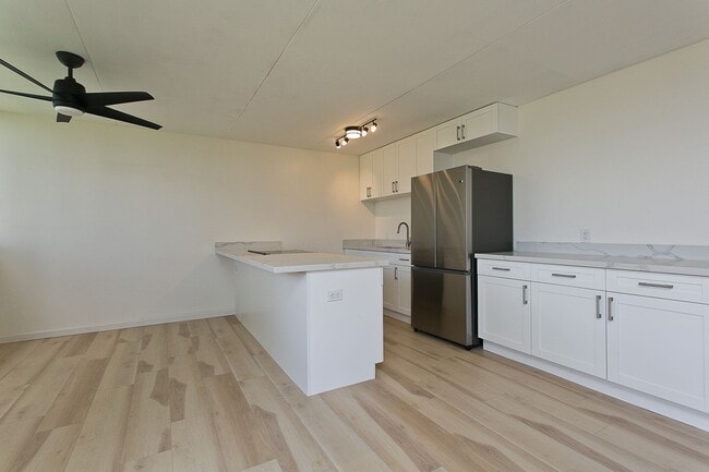 Building Photo - Nahoa Apartments 2 bedroom, 1 bathroom, 1 ...