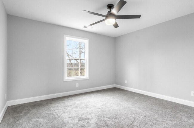Building Photo - 4 Bedroom 3 Bath Pet Friendly Home For Rent!