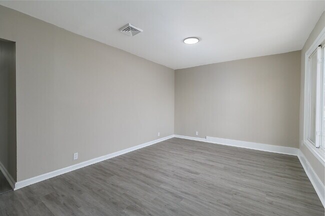 Building Photo - 9204 Huiskamp Ave