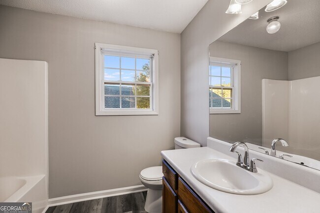 Building Photo - 380 River Trace Dr