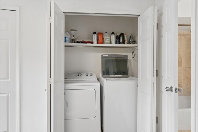 Building Photo - 10109 Regal Park Ln