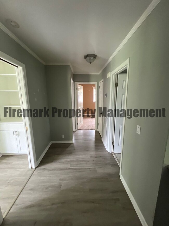 Building Photo - 5105 Briarwood Dr