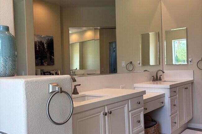 Building Photo - 90 Clavel Ct