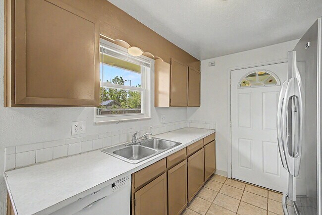 Building Photo - 2519 Danbury Dr