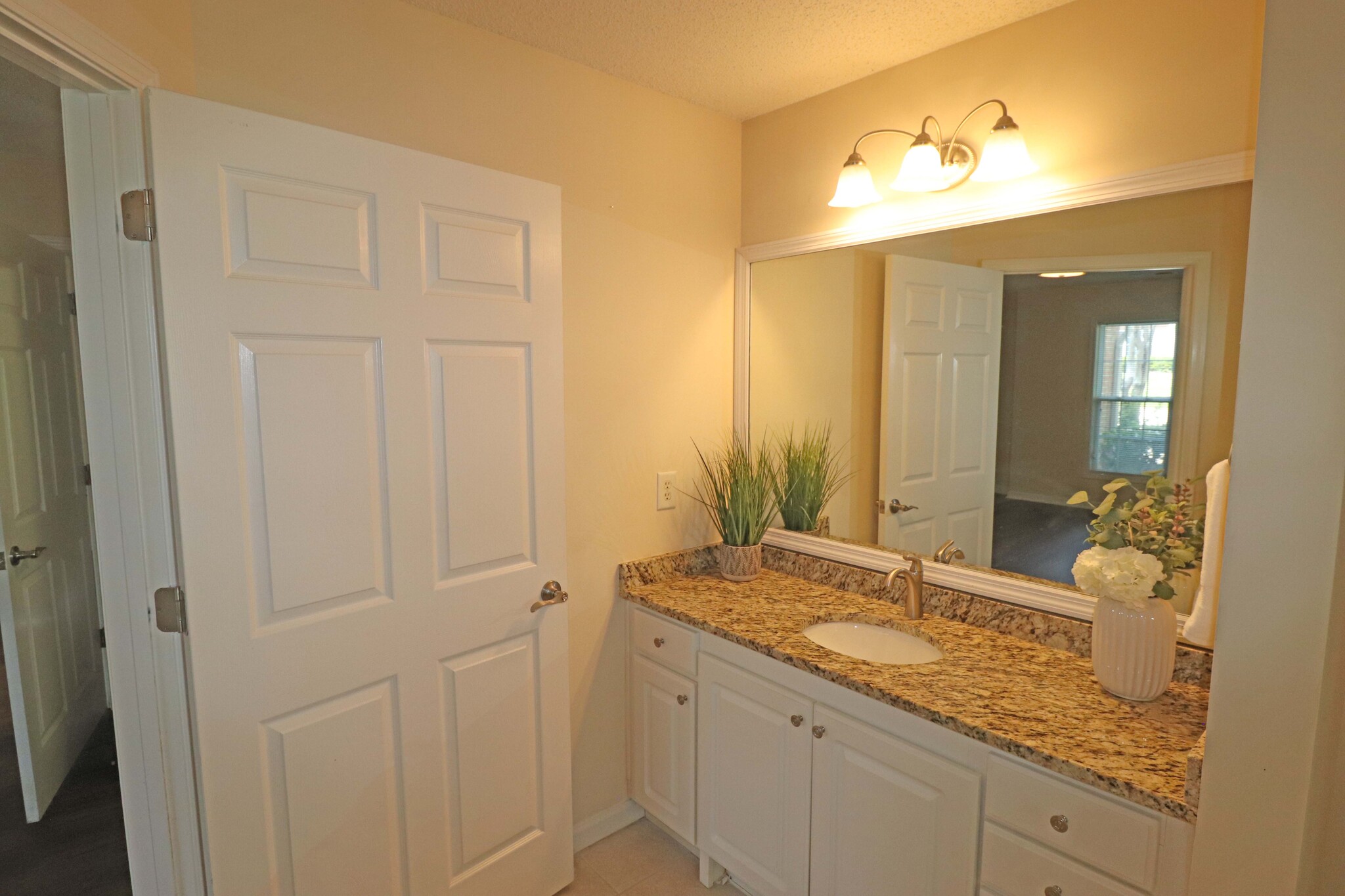 Granite counters - 2500 Friedland Pl