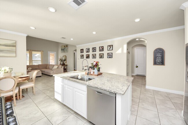 Building Photo - 6703 Sandia Crest St