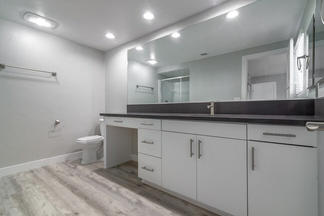 Building Photo - Bixby Hill Apartments