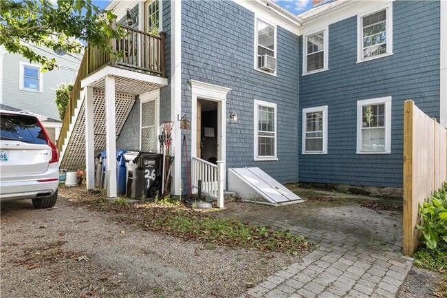 Building Photo - 26 Perry St