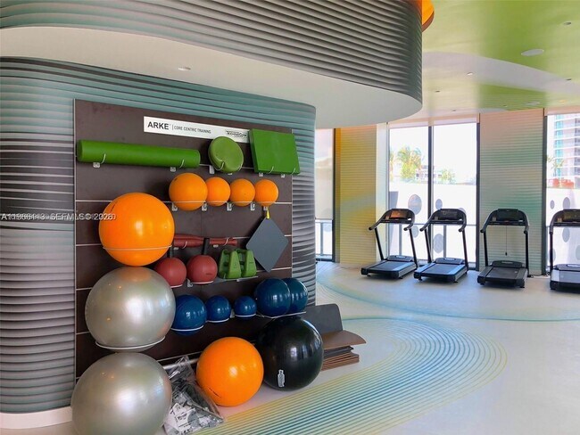 Building Photo - 501 NE 31st St