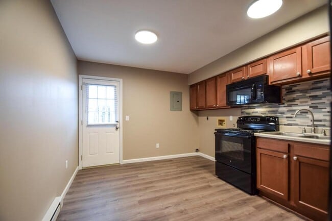 Building Photo - 3465 Lilac Ln