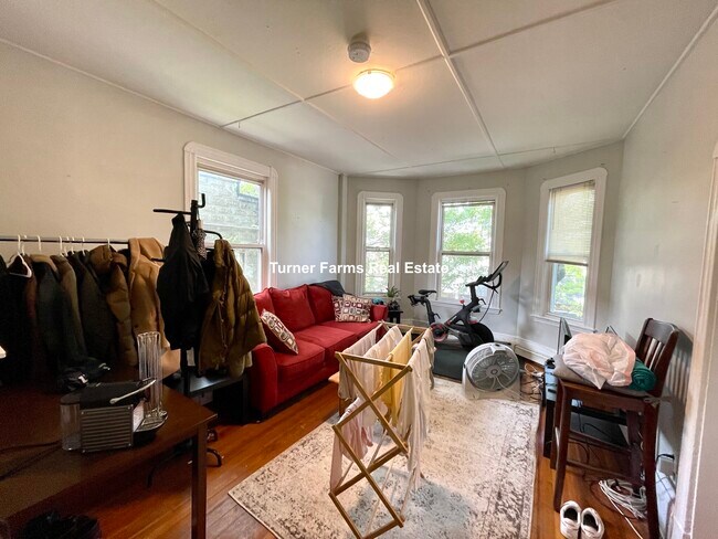 Building Photo - 220 Prospect St