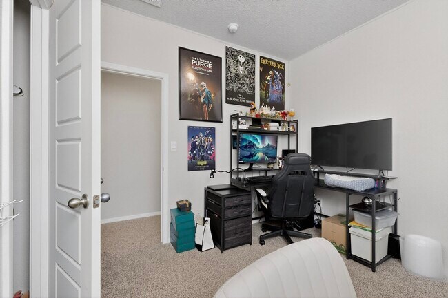 Building Photo - 10650 Valedon Ln SW