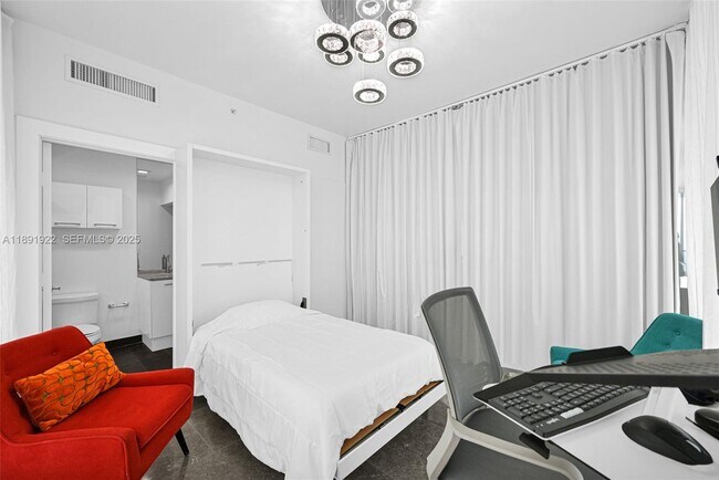 Building Photo - 900 Biscayne Blvd