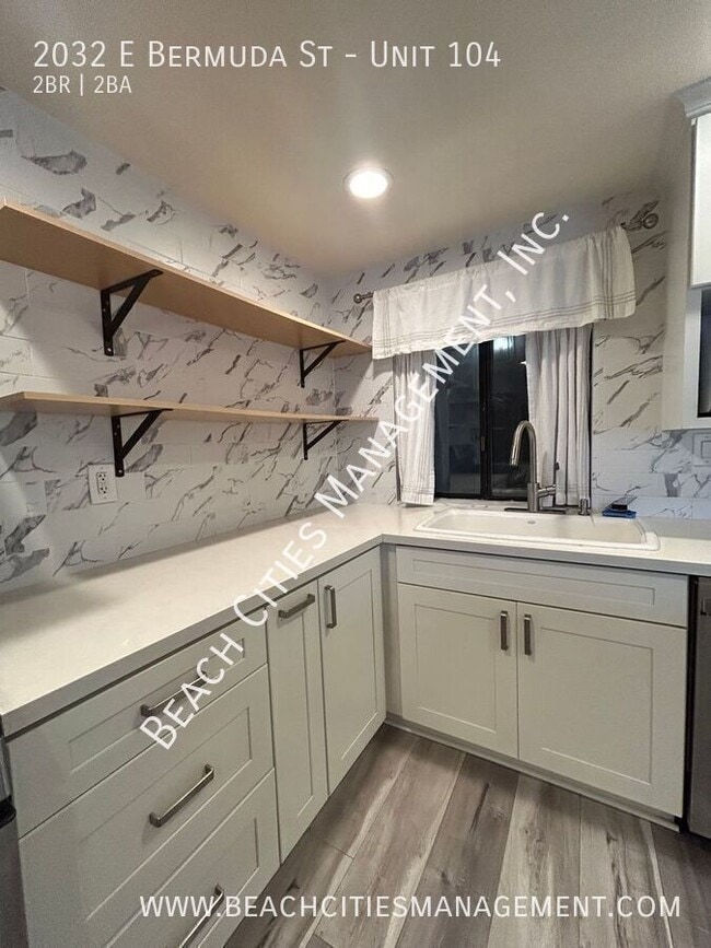 Building Photo - 2032 E Bermuda St