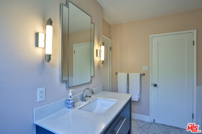 Building Photo - 4547 Don Milagro Dr