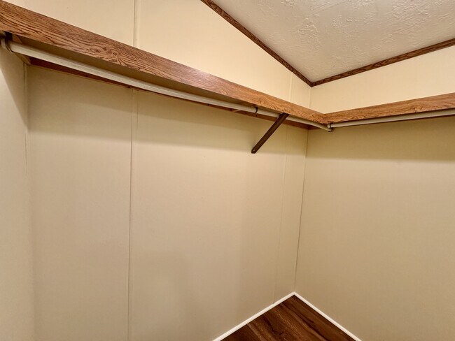 Building Photo - 229 Bateman Ln