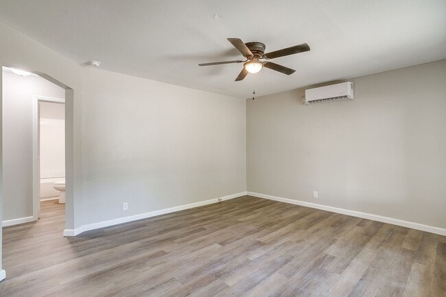 Building Photo - Remodeled 2 Bed 1 Bath Home Ready for New ...