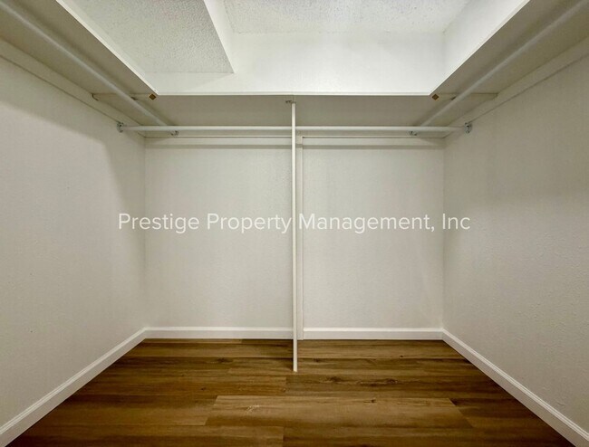 Building Photo - 6331 N Barcelona Ct