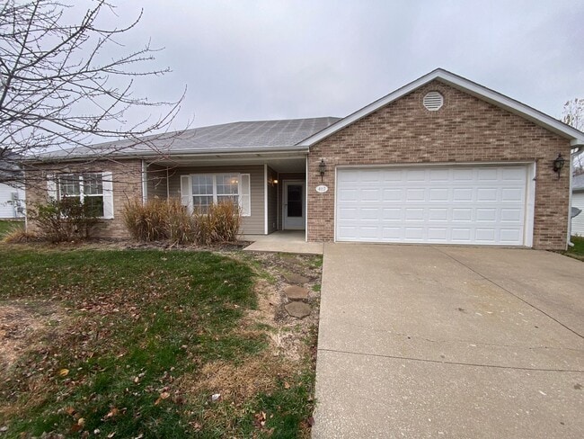 Building Photo - 3BR/2BA with neighborhood pool included!