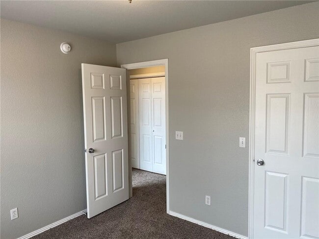 Building Photo - 4902 Hawthorne Way