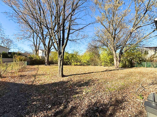 Building Photo - 1704 S Highland Ave