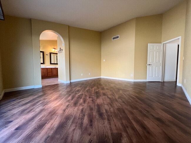 Building Photo - 187 W Amanda Ln