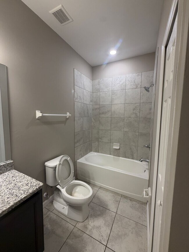 Building Photo - 1039 San Cristobal Ave
