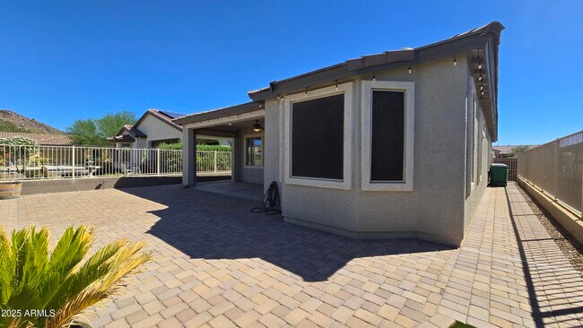 Building Photo - 17520 W Fairview St
