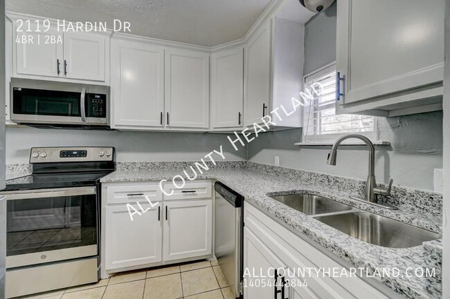 Building Photo - 2119 Hardin Dr