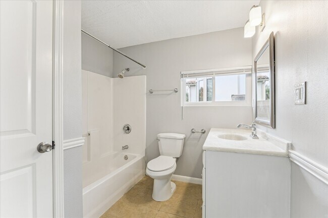 Building Photo - 501 Wilmington Dr