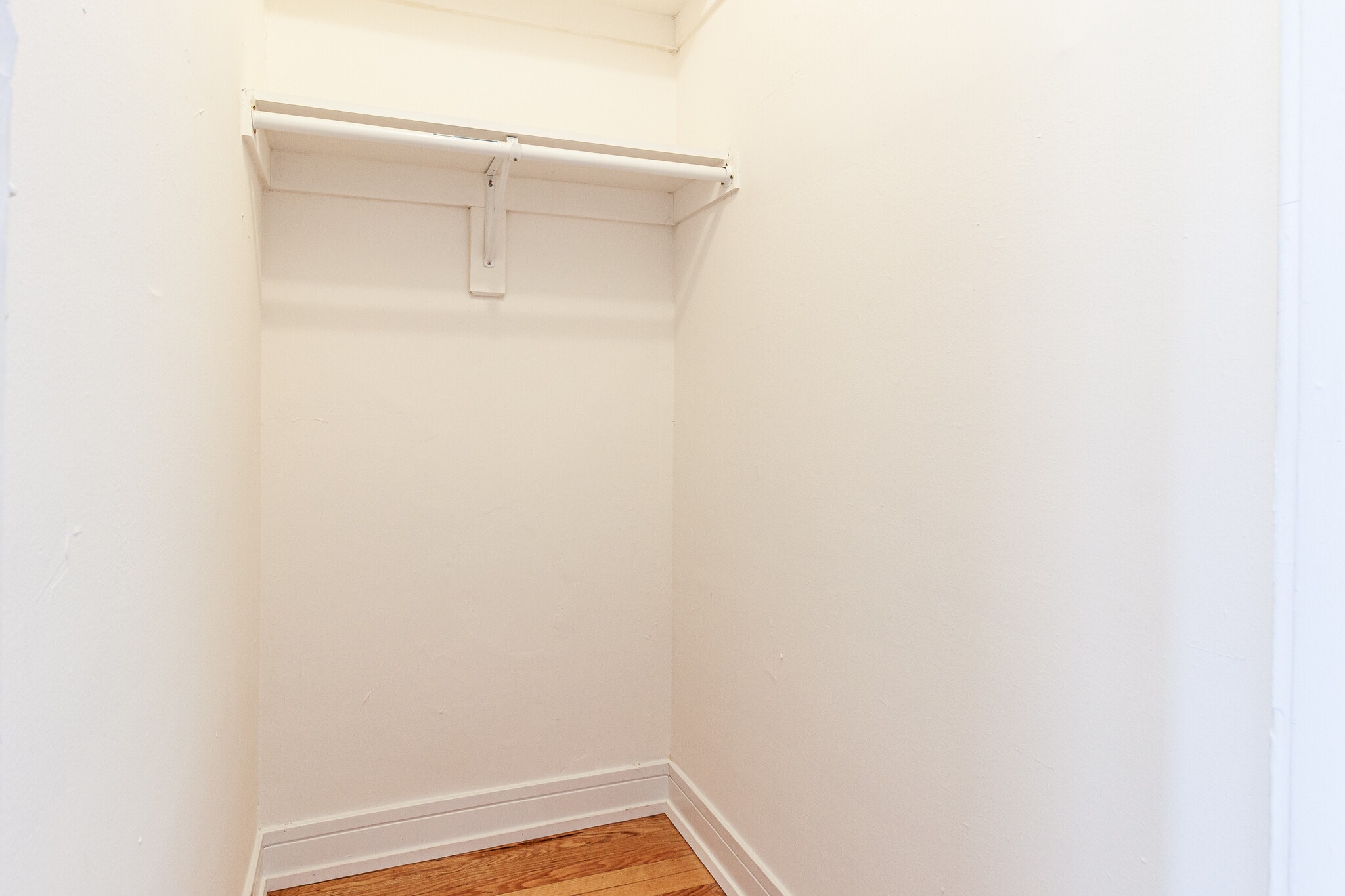 Building Photo - 2819 N Pine Grove Ave