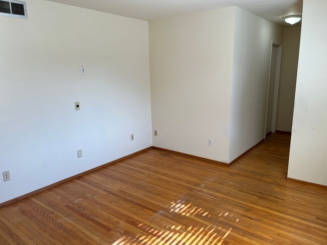 Building Photo - 4 Bedroom Ranch Style Home in Quiet El Sobrante Neighborhood