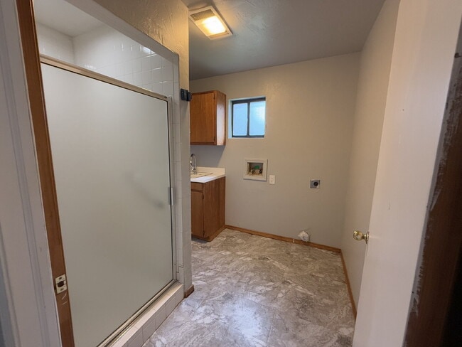 Building Photo - 3 Bed, 3 bath Home in Cashion Place