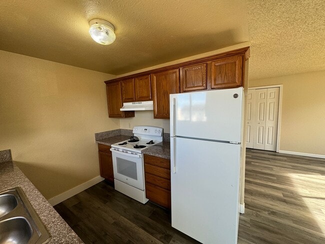 Building Photo - 498/A/