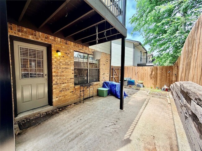 Building Photo - 1251 Dallas Dr