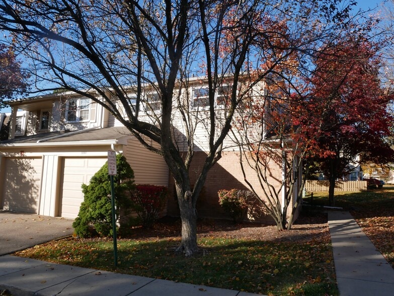 Primary Photo - 5082 Buckingham Pl Dr