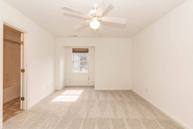 Building Photo - 295 Plaza Dr