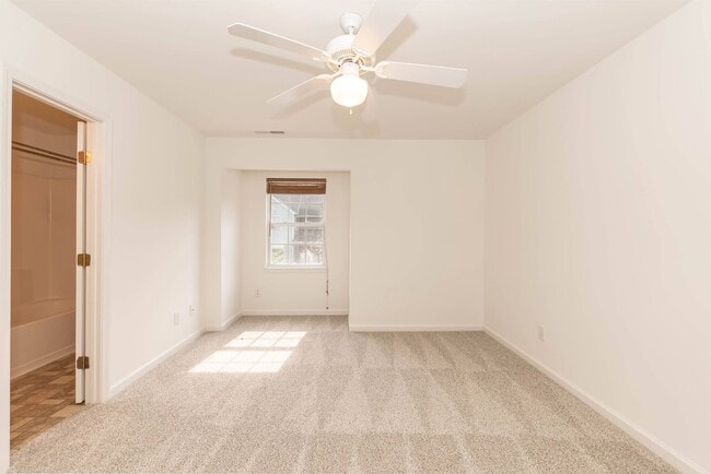 Building Photo - Three Bedroom Home!