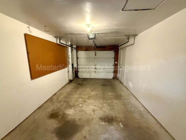 Building Photo - 327 St Thomas Dr
